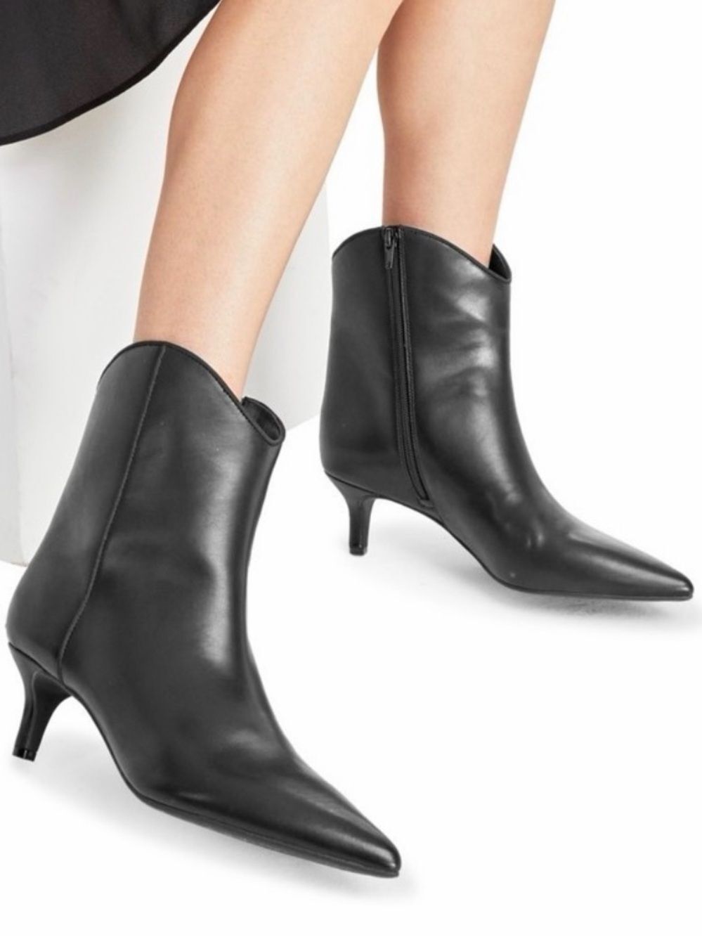 On 34th Street Black Kitten Heel Ankle Booties(Size 8.5M)